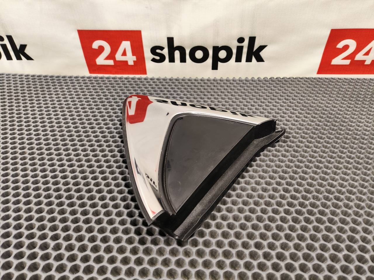 Накладка крыла, 2000 рублей, Красноярск