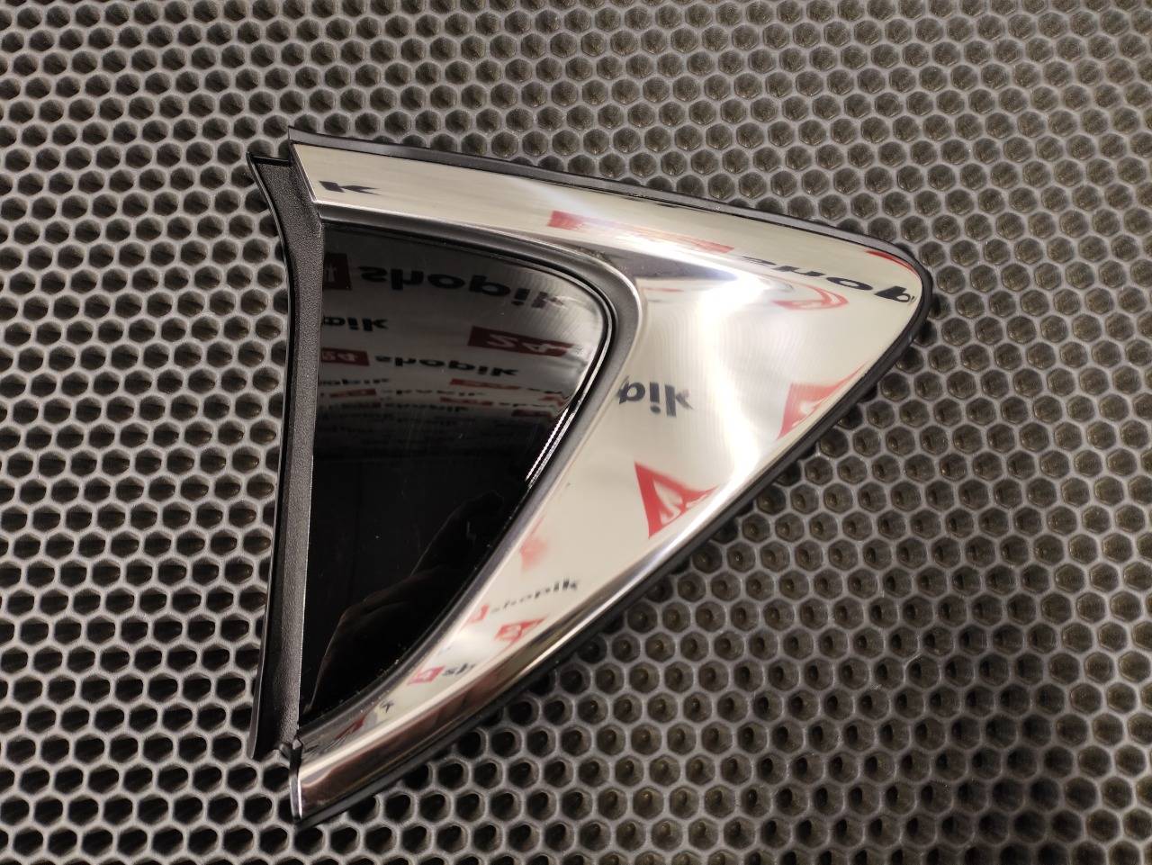 Накладка крыла, 2000 рублей, Красноярск