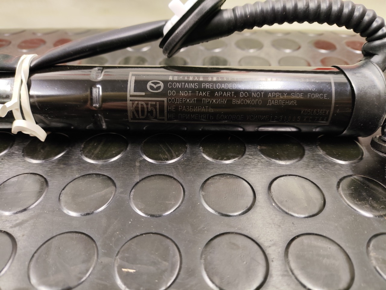 Амортизатор крышки багажника, 33000 рублей, Красноярск