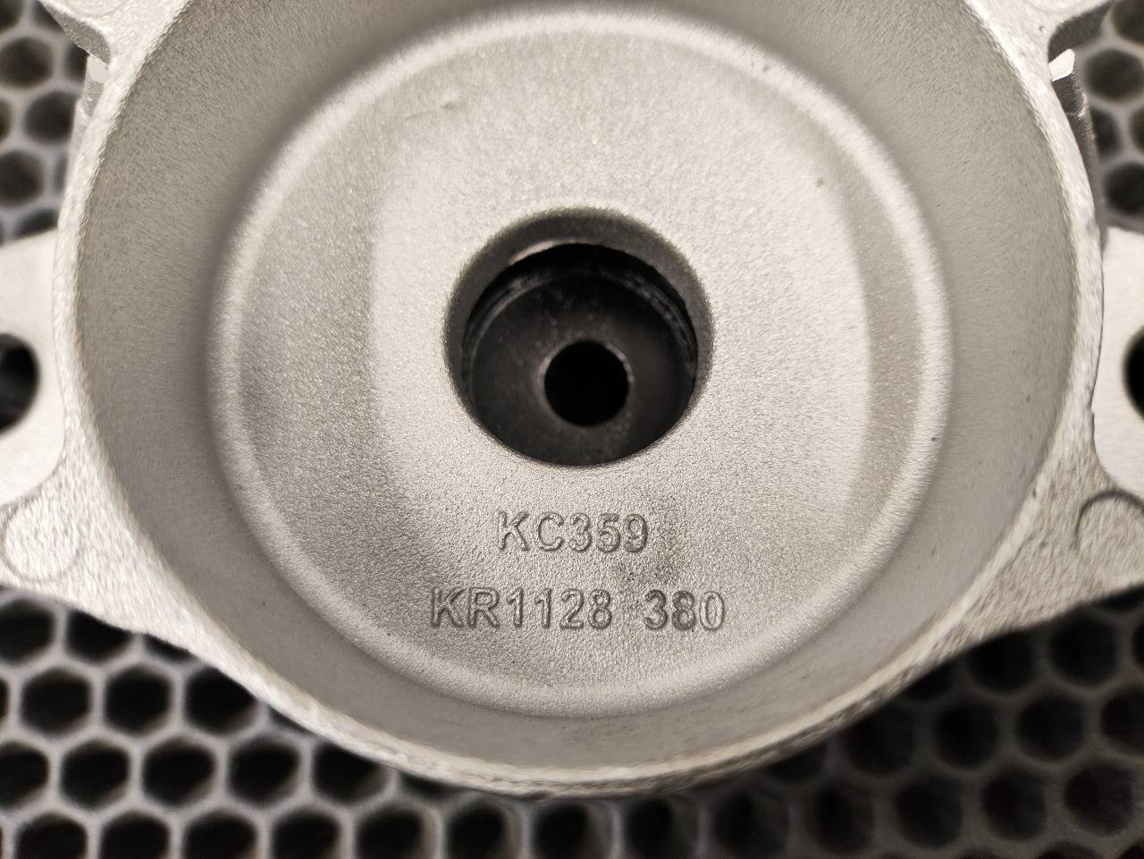 Опора амортизатора, 1900 рублей, Красноярск