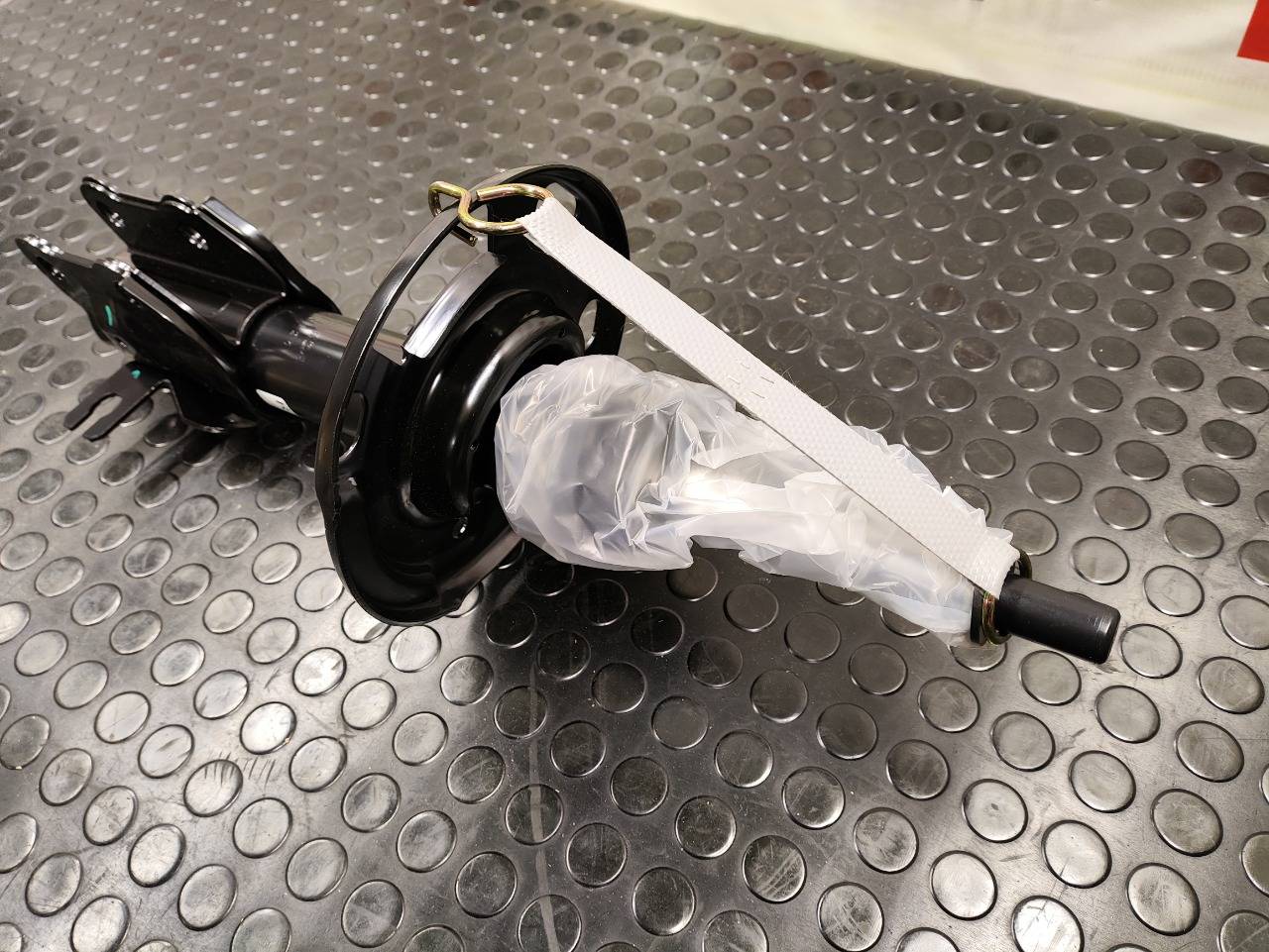 Амортизатор, 13800 рублей, Красноярск