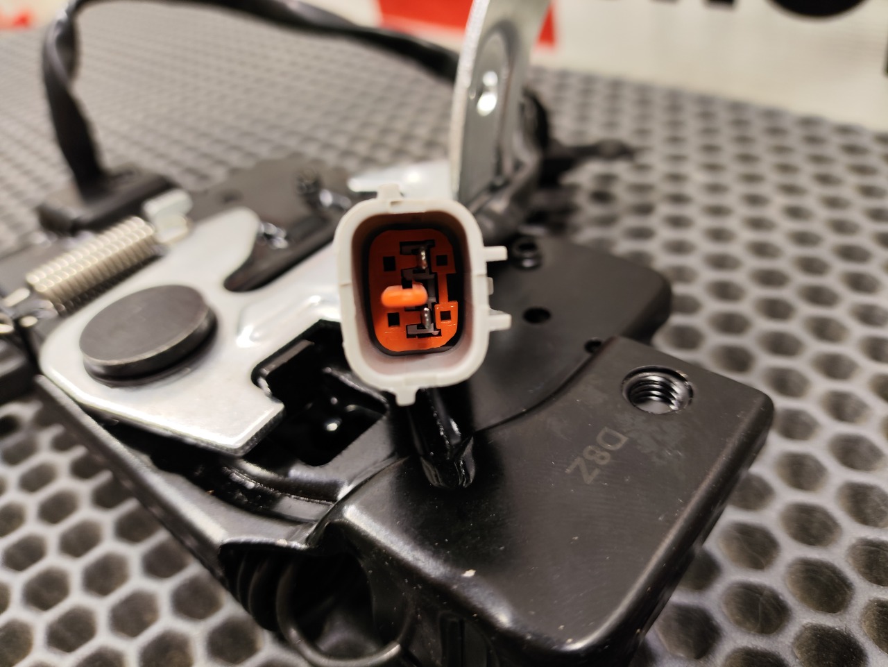 Замок капота, 1700 рублей, Красноярск