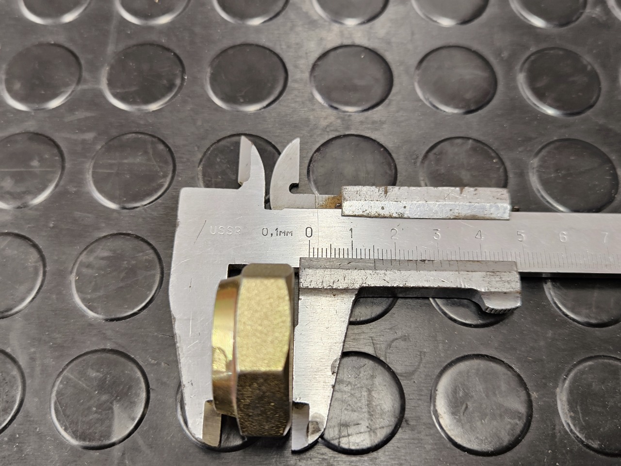 Гайка привода, 500 рублей, Красноярск