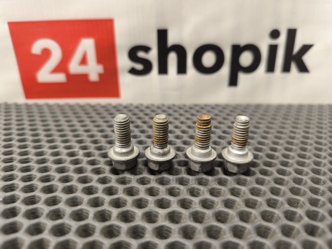 Болт петли двери, 1000 рублей, Красноярск