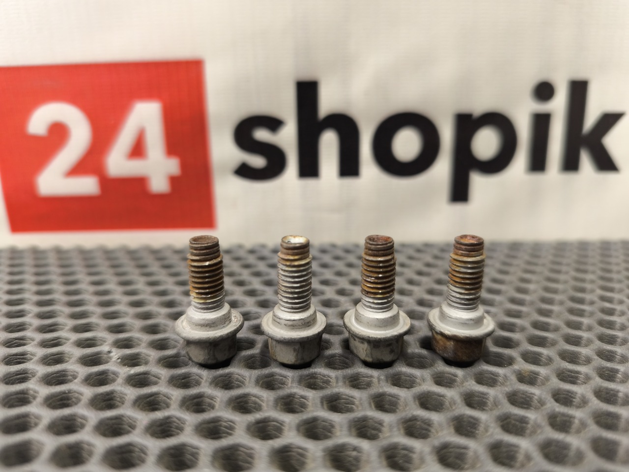 Болт петли двери, 1000 рублей, Красноярск