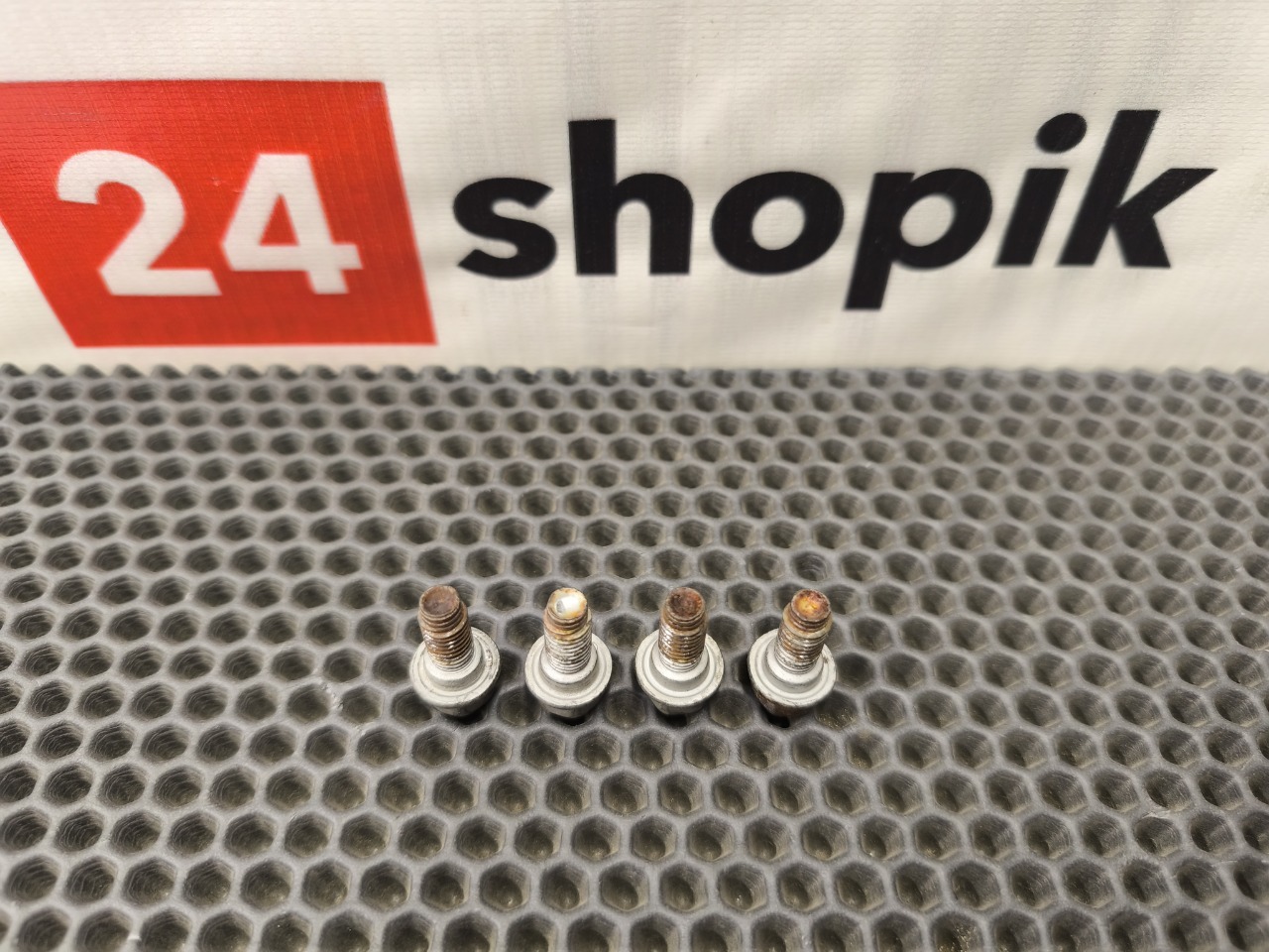 Болт петли двери, 1000 рублей, Красноярск