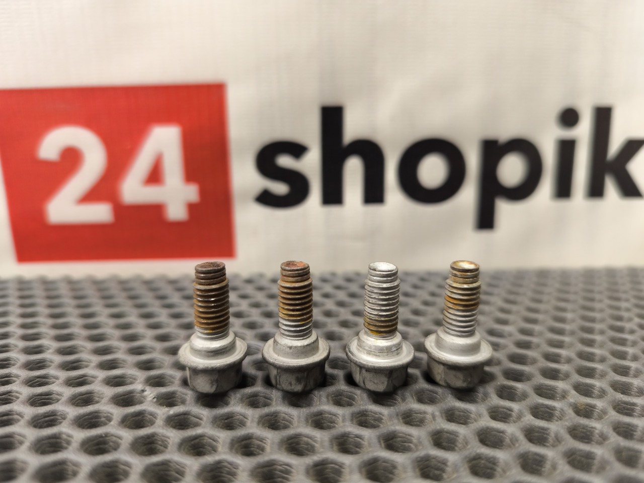 Болт петли двери, 1000 рублей, Красноярск