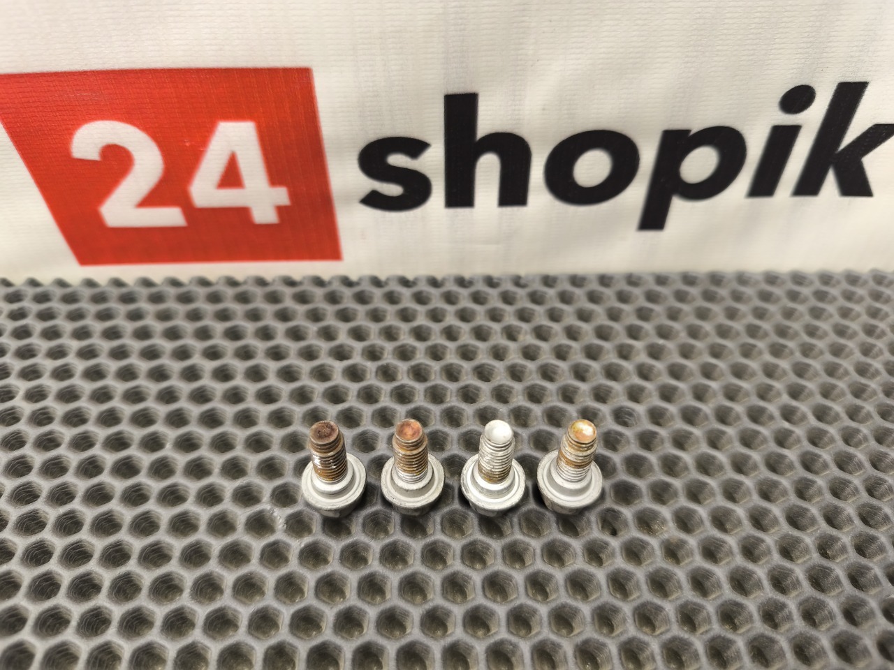 Болт петли двери, 1000 рублей, Красноярск