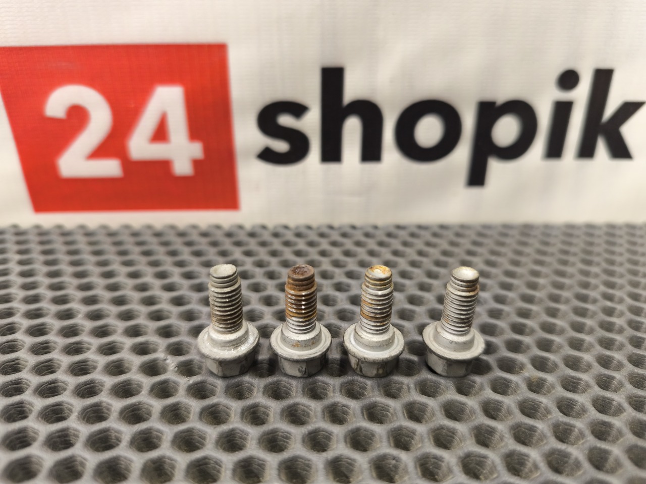 Болт петли двери, 1000 рублей, Красноярск