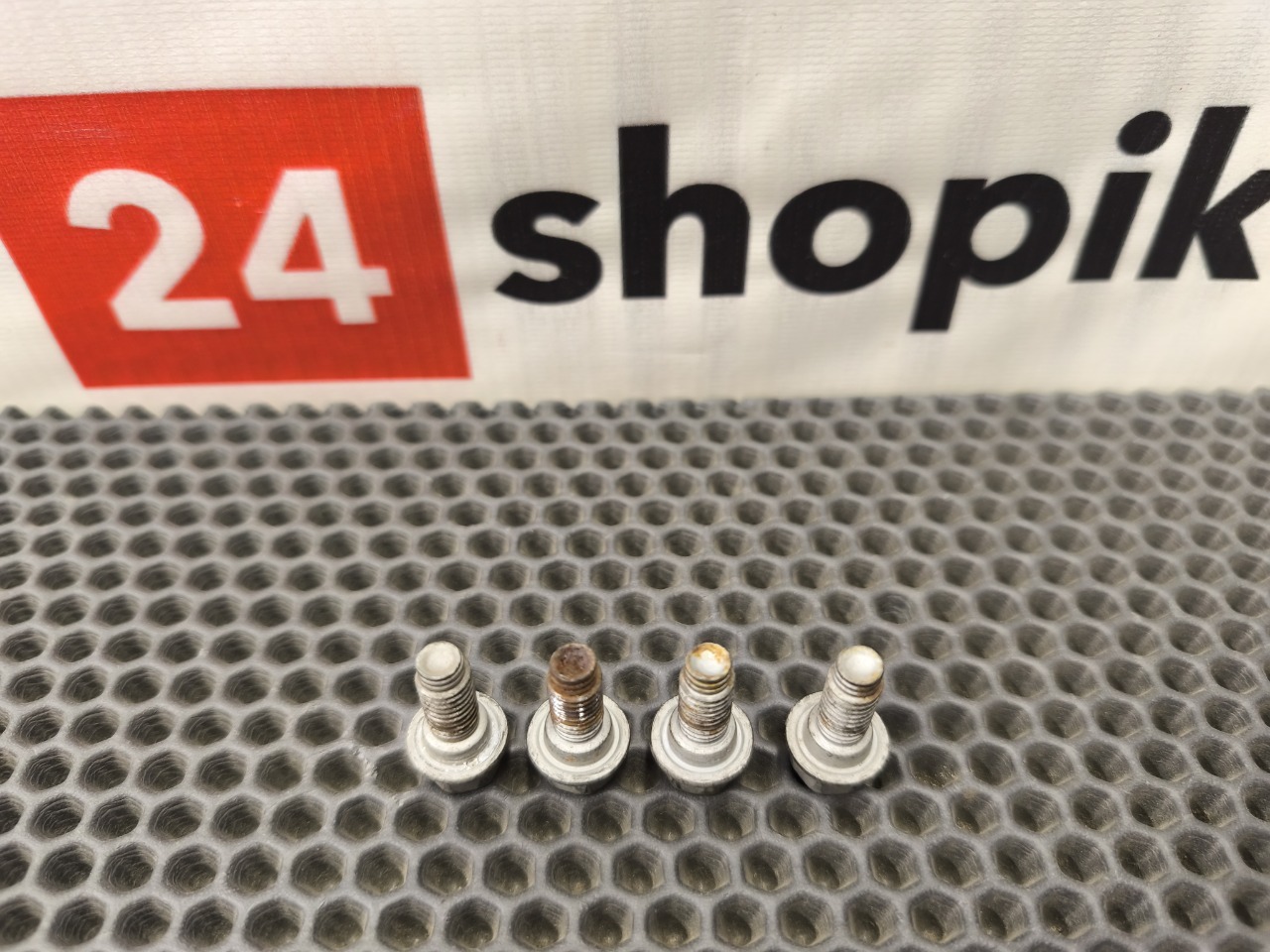 Болт петли двери, 1000 рублей, Красноярск