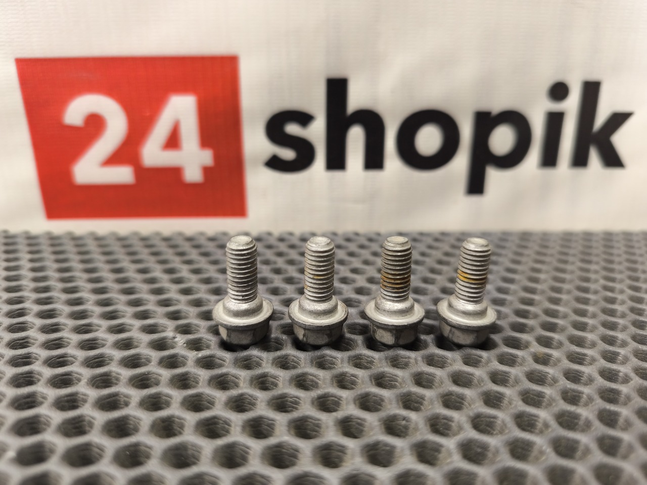 Болт петли двери, 1000 рублей, Красноярск