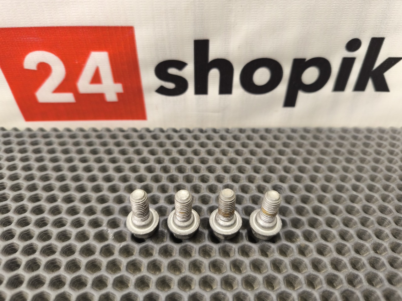 Болт петли двери, 1000 рублей, Красноярск