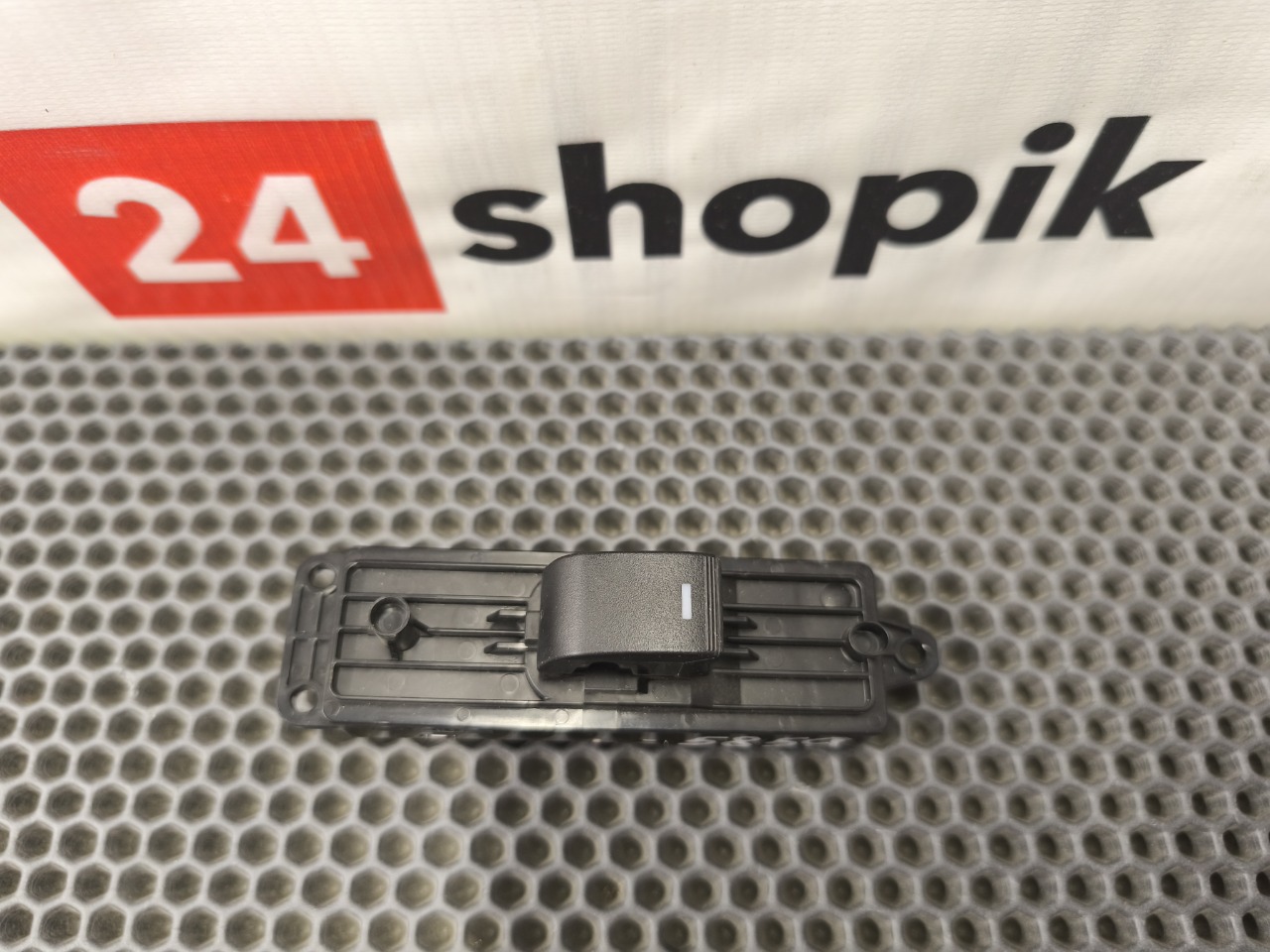 Кнопка стеклоподъемника, 1000 рублей, Красноярск