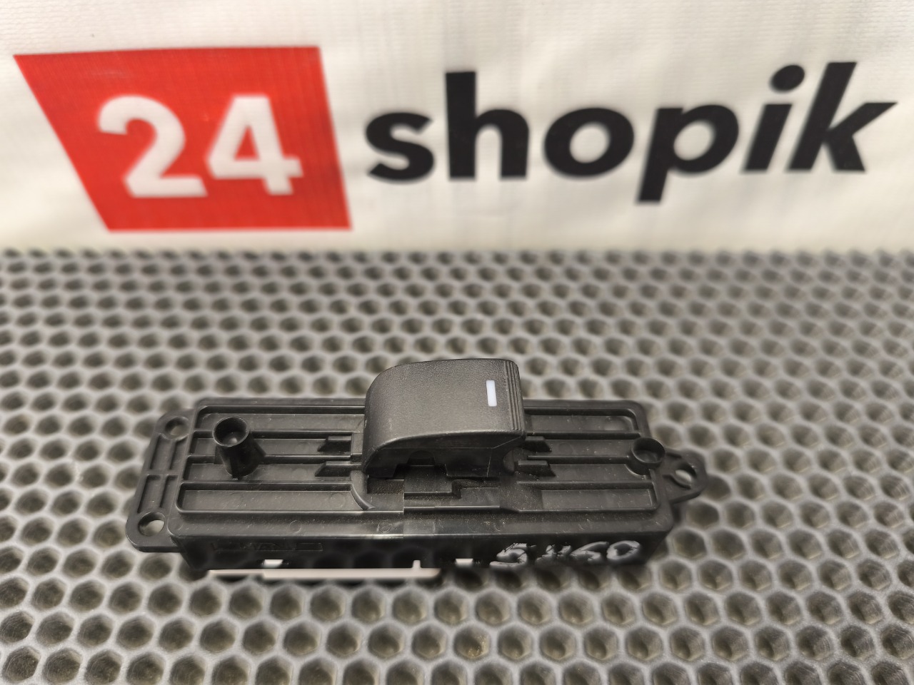 Кнопка стеклоподъемника, 1000 рублей, Красноярск