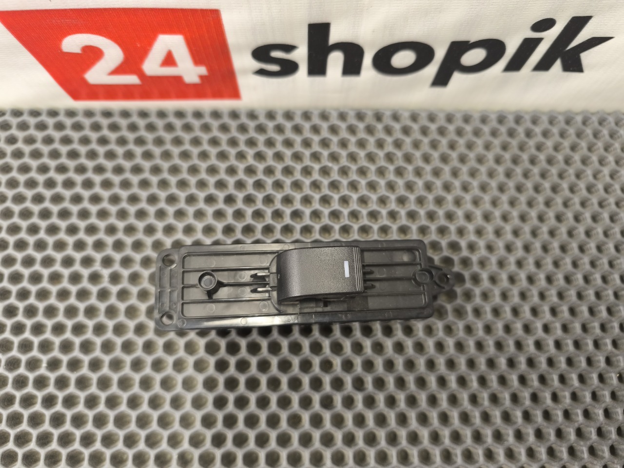 Кнопка стеклоподъемника, 1000 рублей, Красноярск