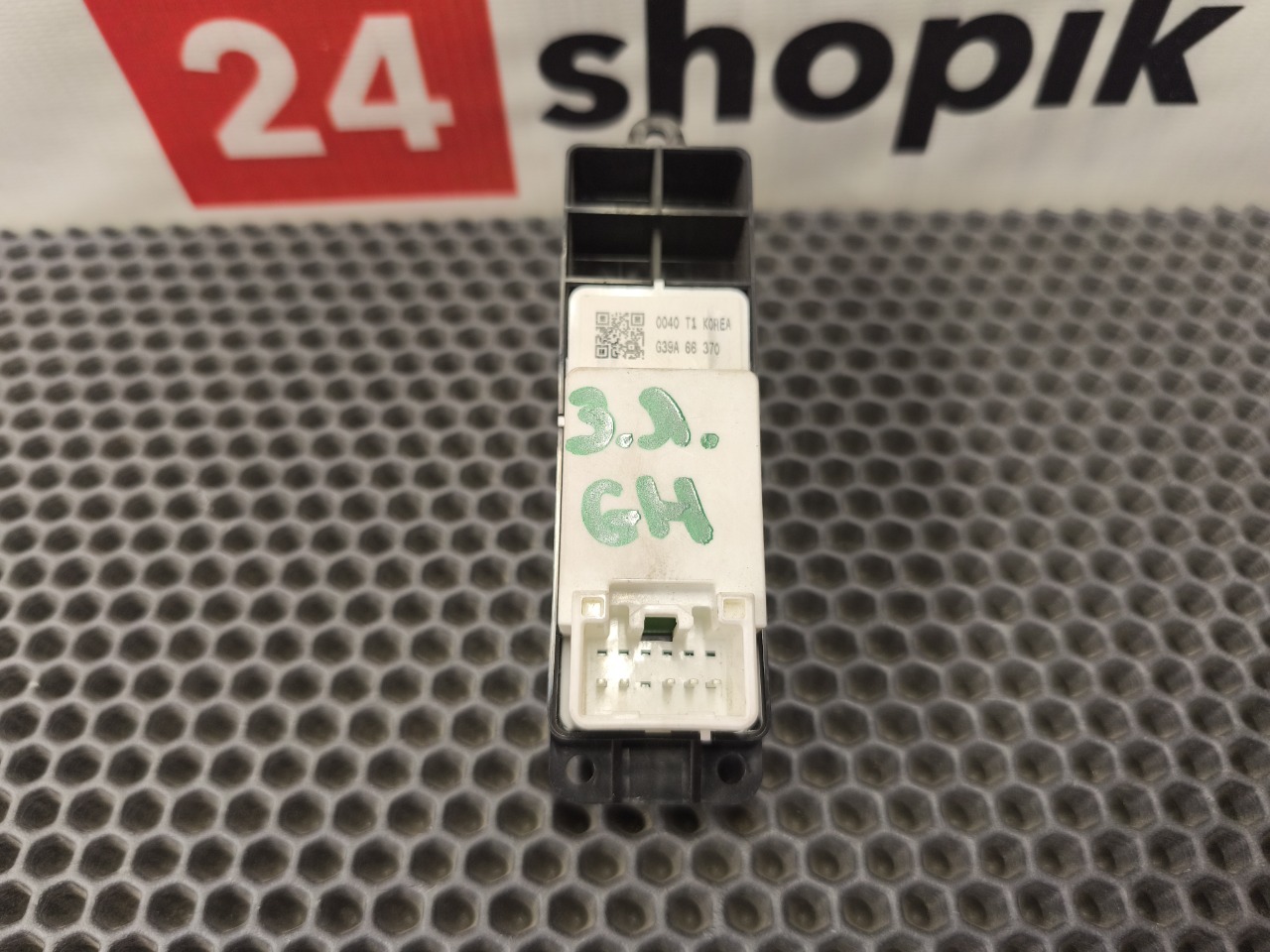 Кнопка стеклоподъемника, 1000 рублей, Красноярск