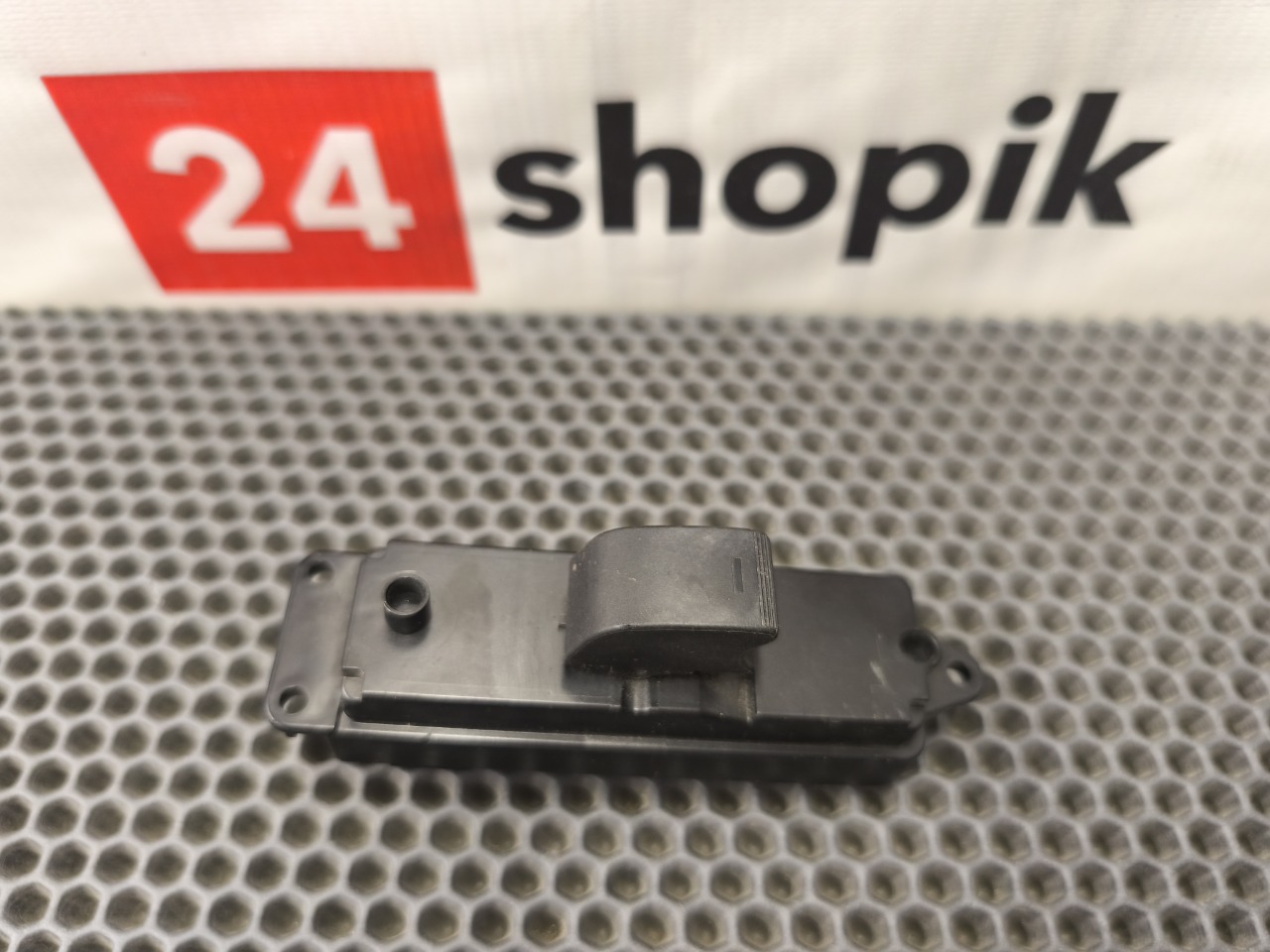 Кнопка стеклоподъемника, 1000 рублей, Красноярск