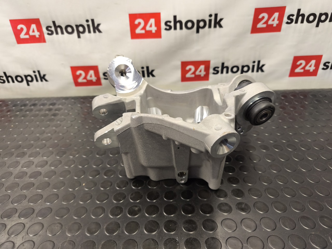 Кулак поворотный, 24000 рублей, Красноярск