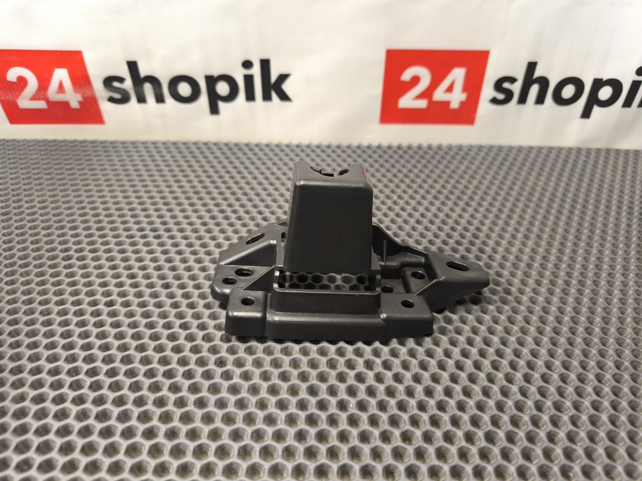 Кронштейн решетки радиатора, 1800 рублей, Красноярск