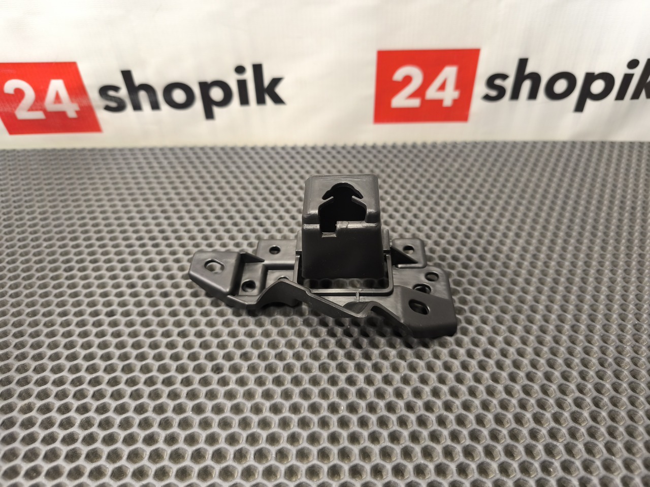 Кронштейн решетки радиатора, 1800 рублей, Красноярск