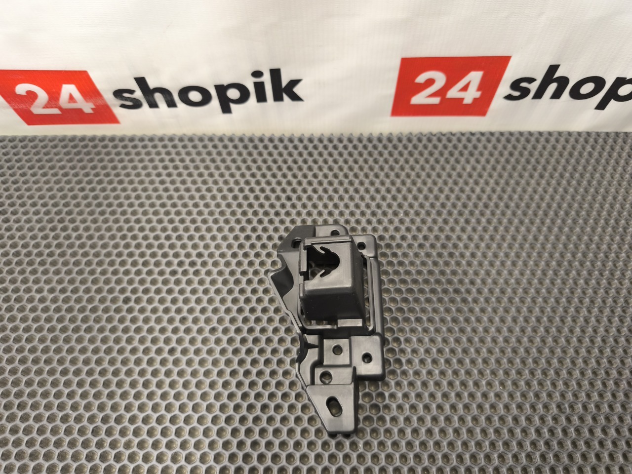 Кронштейн решетки радиатора, 1800 рублей, Красноярск