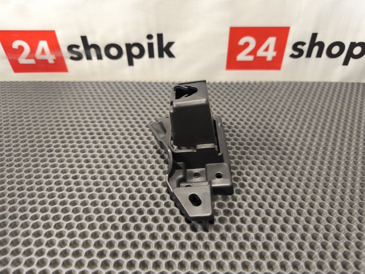 Кронштейн решетки радиатора, 1800 рублей, Красноярск