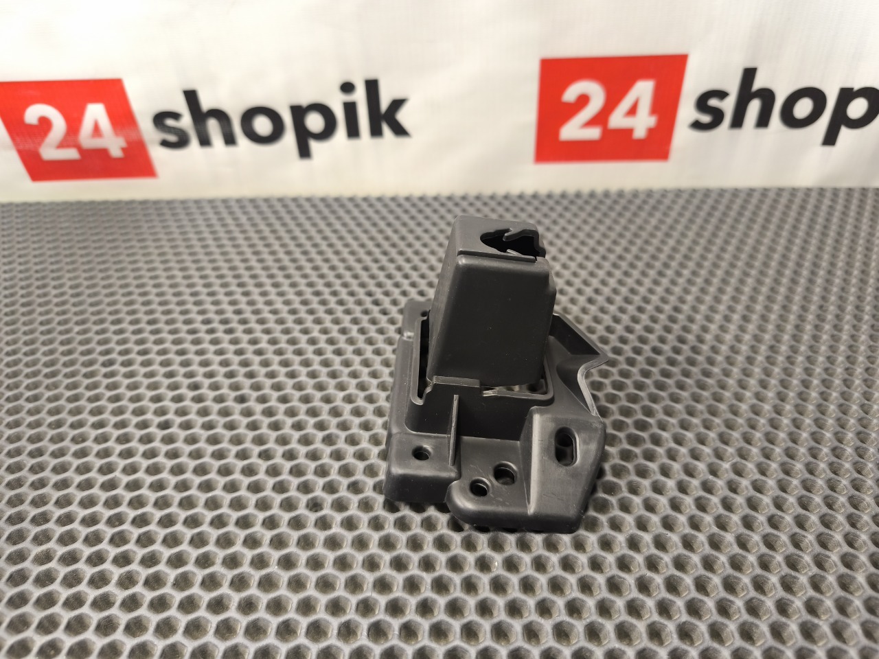 Кронштейн решетки радиатора, 1800 рублей, Красноярск