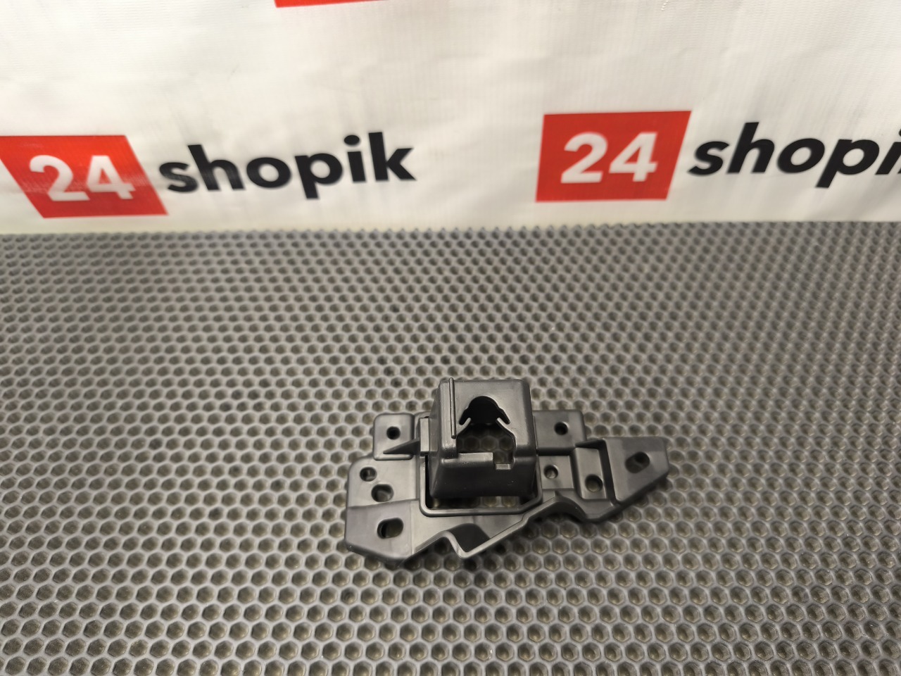 Кронштейн решетки радиатора, 1800 рублей, Красноярск