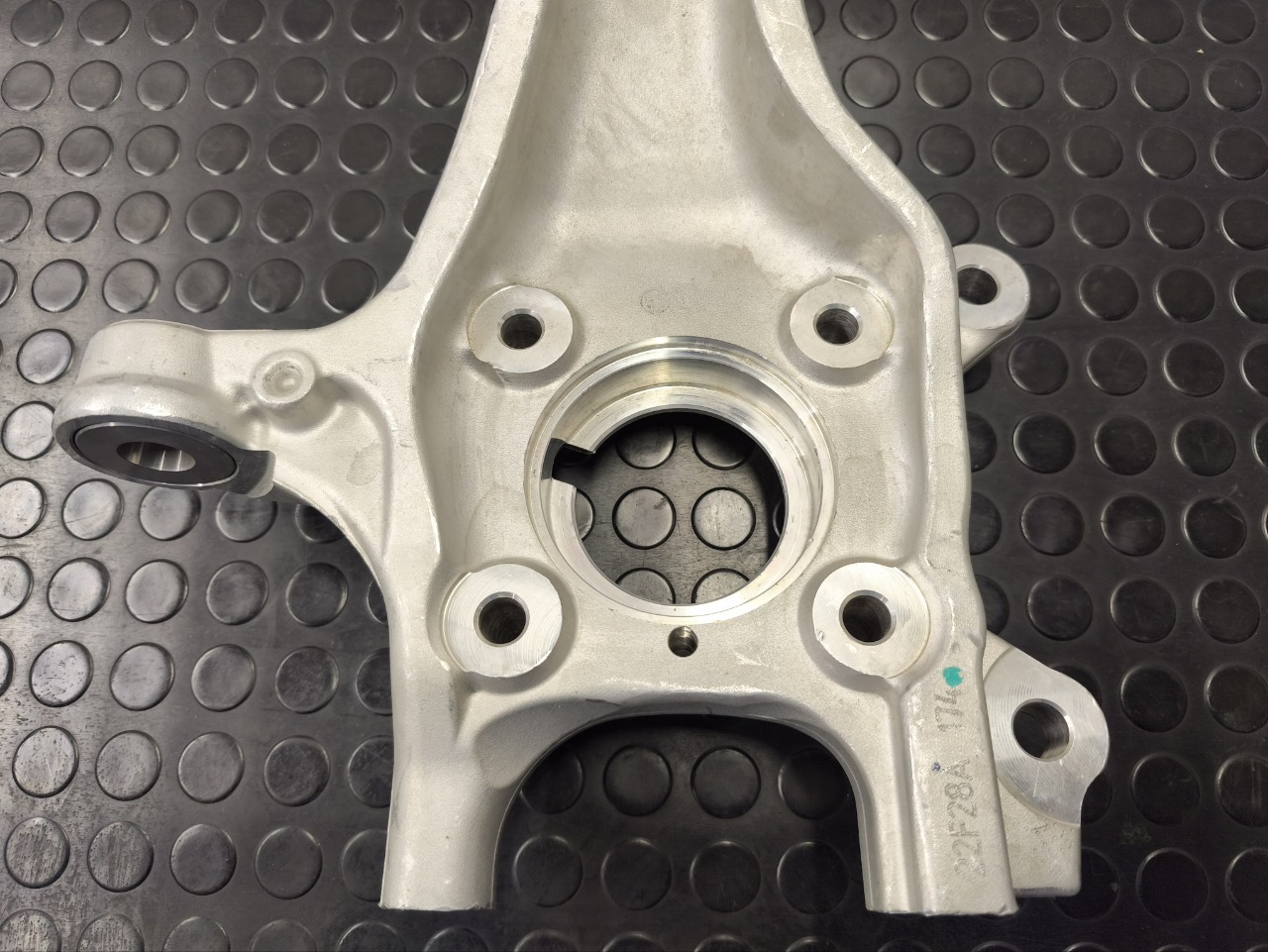 Кулак поворотный, 19500 рублей, Красноярск