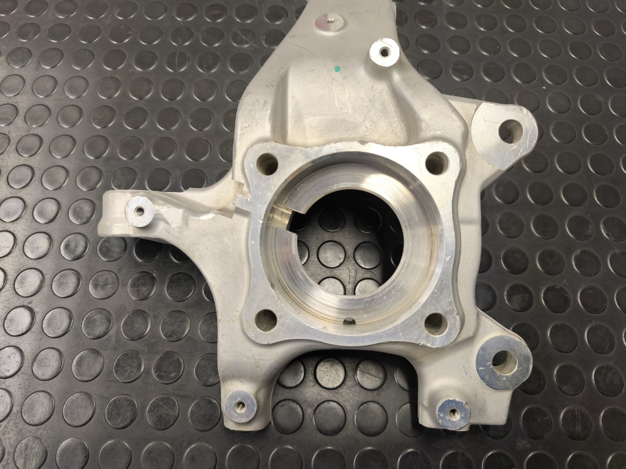 Кулак поворотный, 19500 рублей, Красноярск