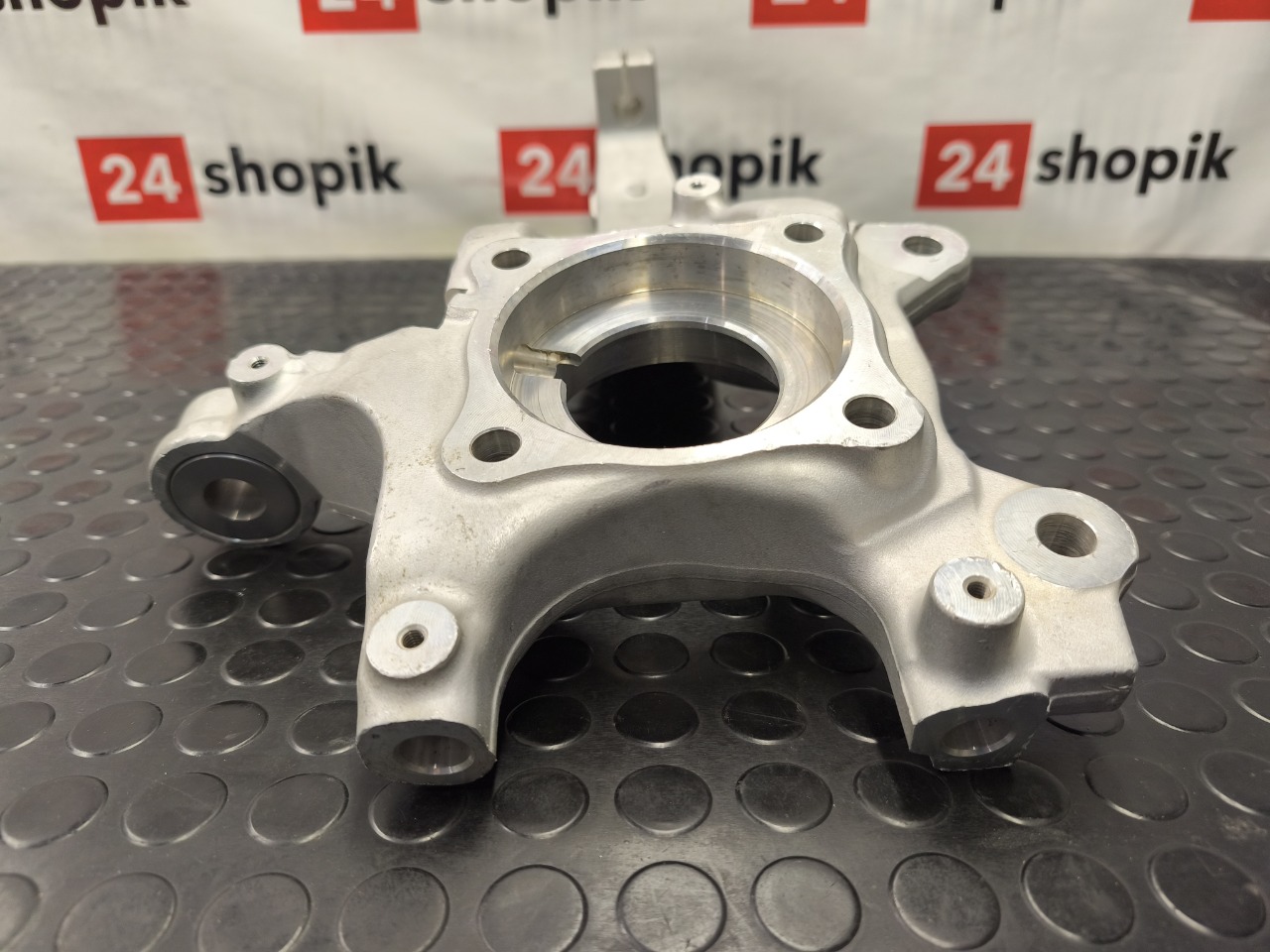 Кулак поворотный, 19500 рублей, Красноярск