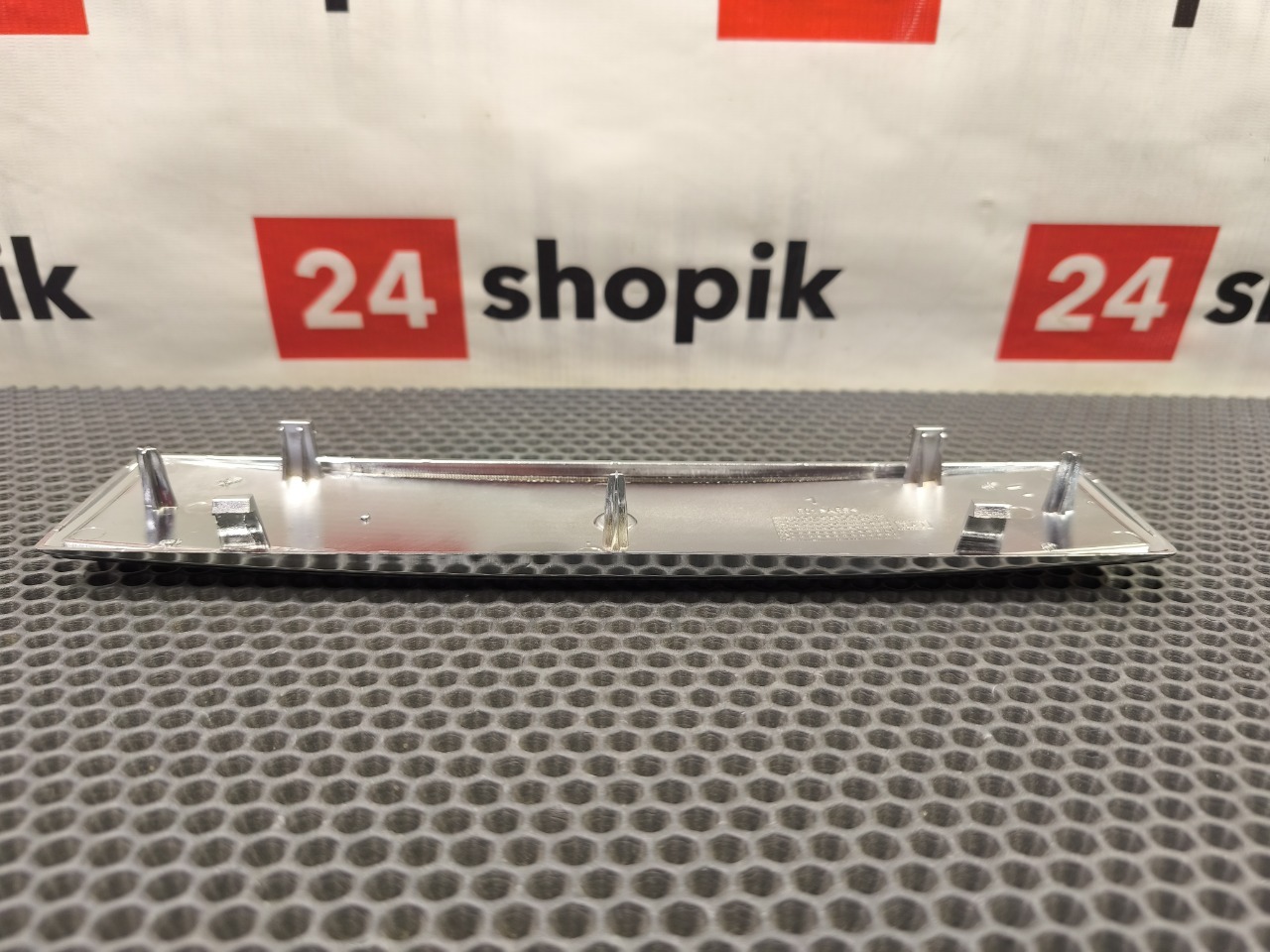 Эмблема решетки радиатора, 2500 рублей, Красноярск