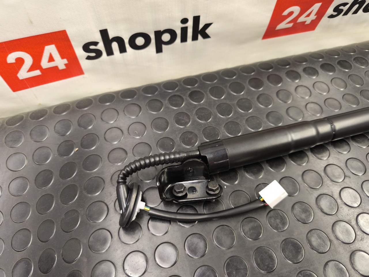 Амортизатор крышки багажника, 16000 рублей, Красноярск