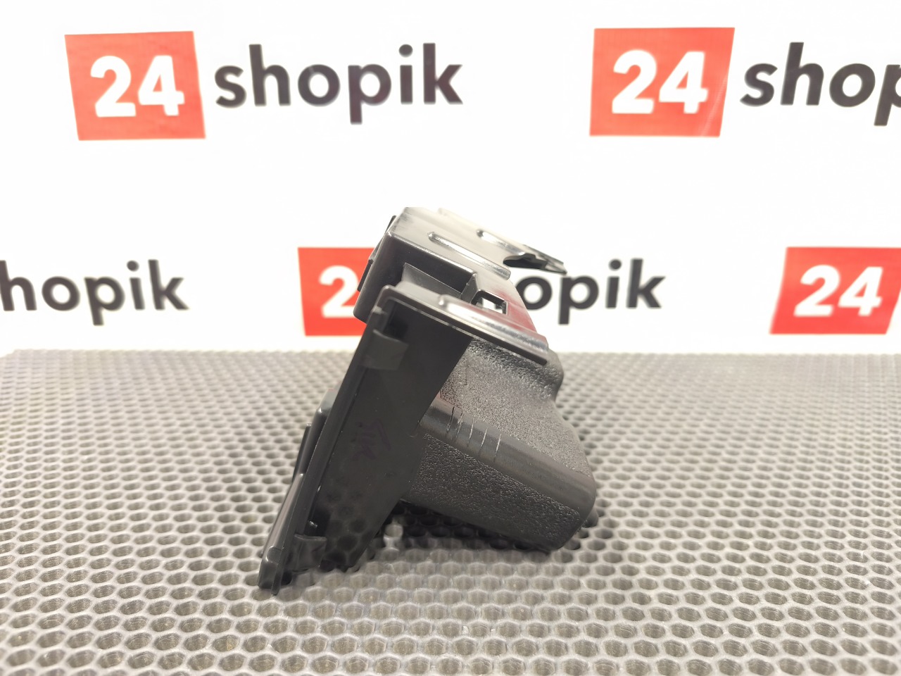 Кронштейн стоп-сигнала, 2800 рублей, Красноярск