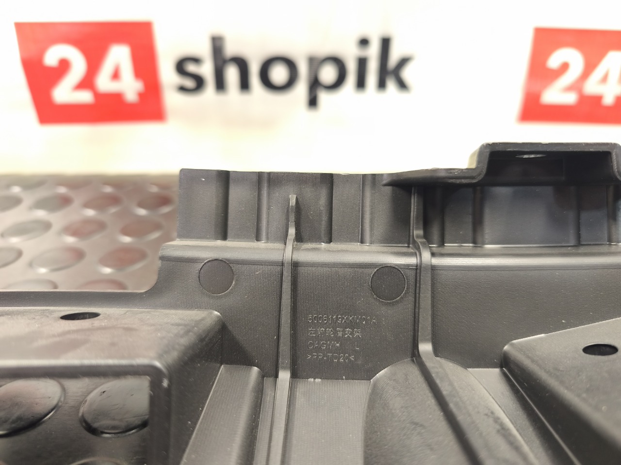 Кронштейн накладки крыла, 3500 рублей, Красноярск