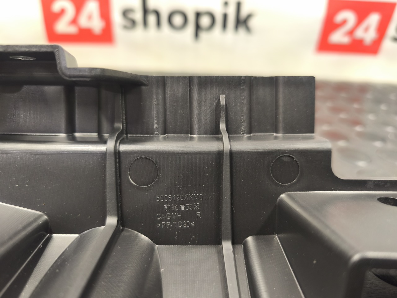 Кронштейн накладки крыла, 3500 рублей, Красноярск