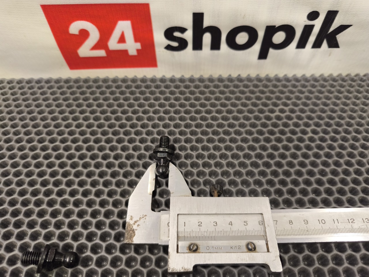 Болт амортизатора капота, 800 рублей, Красноярск