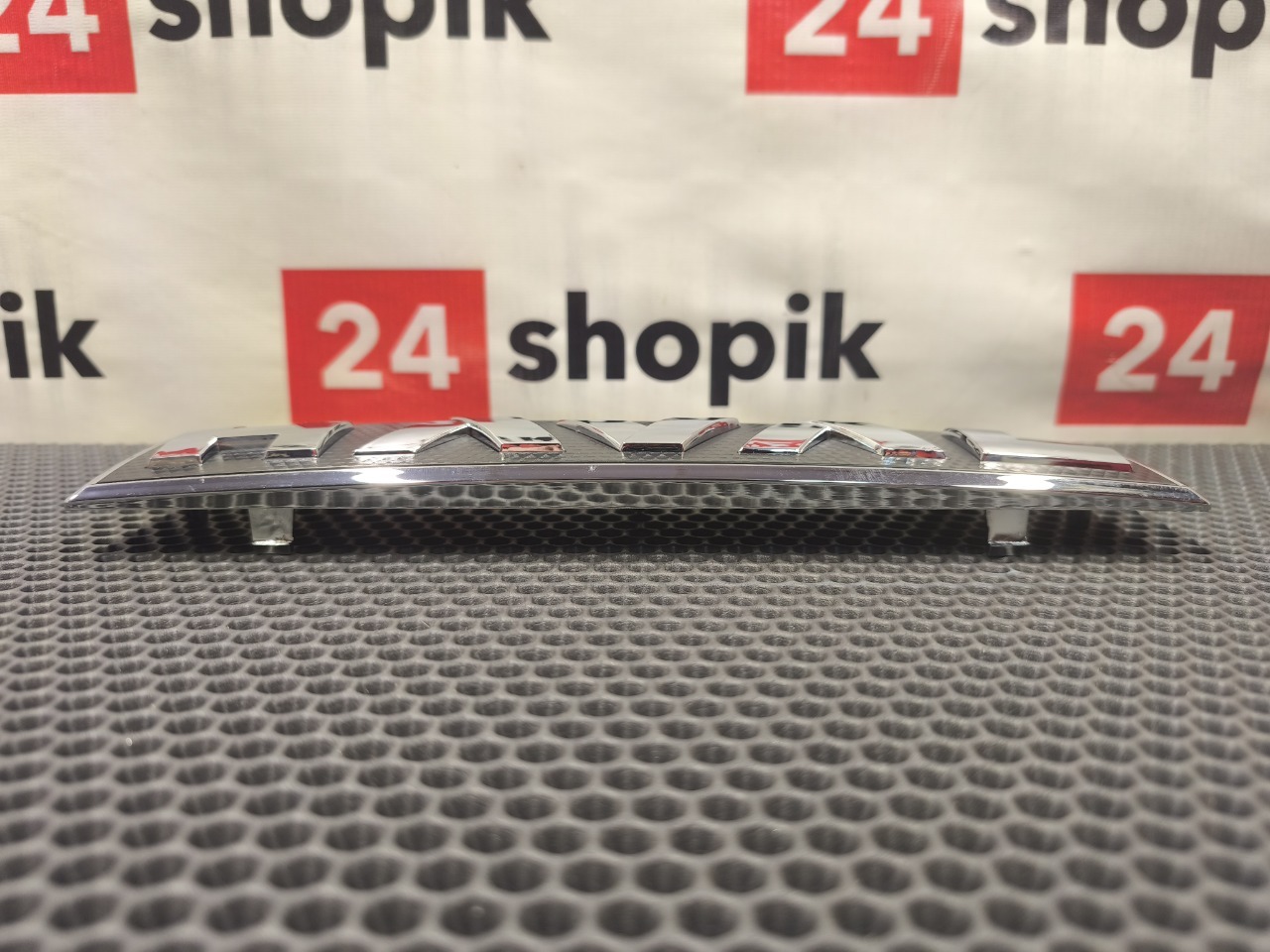 Эмблема решетки радиатора, 2500 рублей, Красноярск