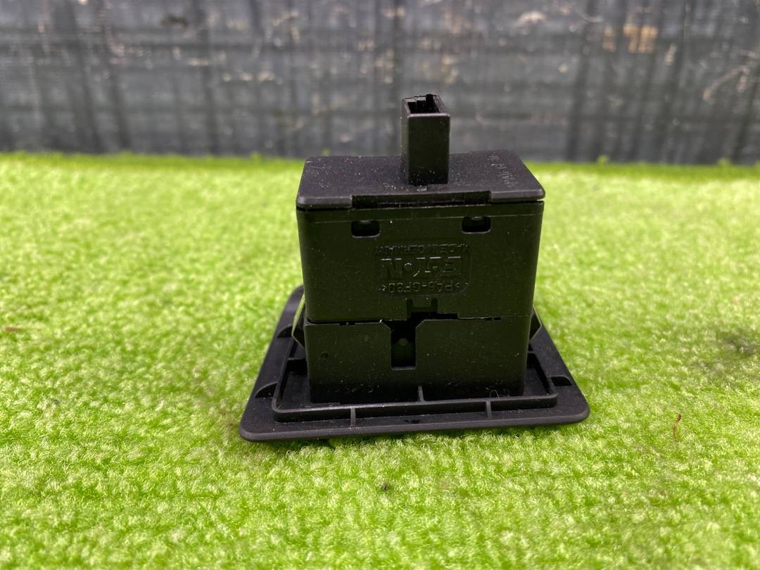 Кнопка стеклоподъемника, 552 рублей, Красноярск