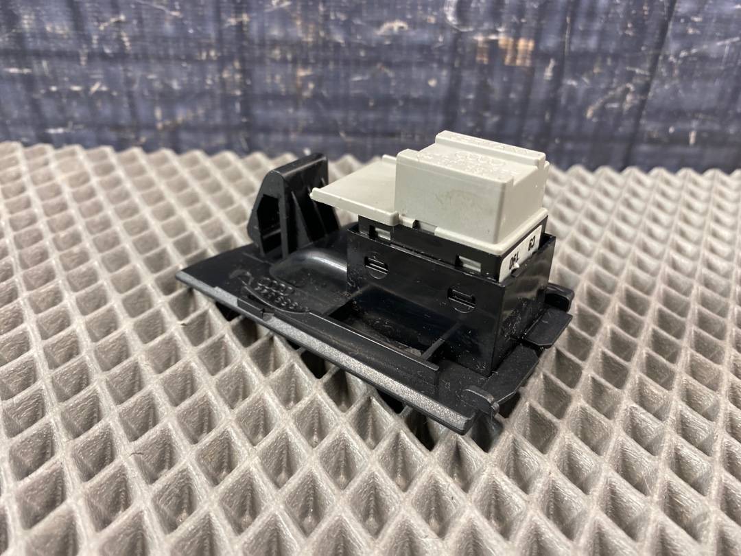 Кнопка стеклоподъемника, 330 рублей, Красноярск