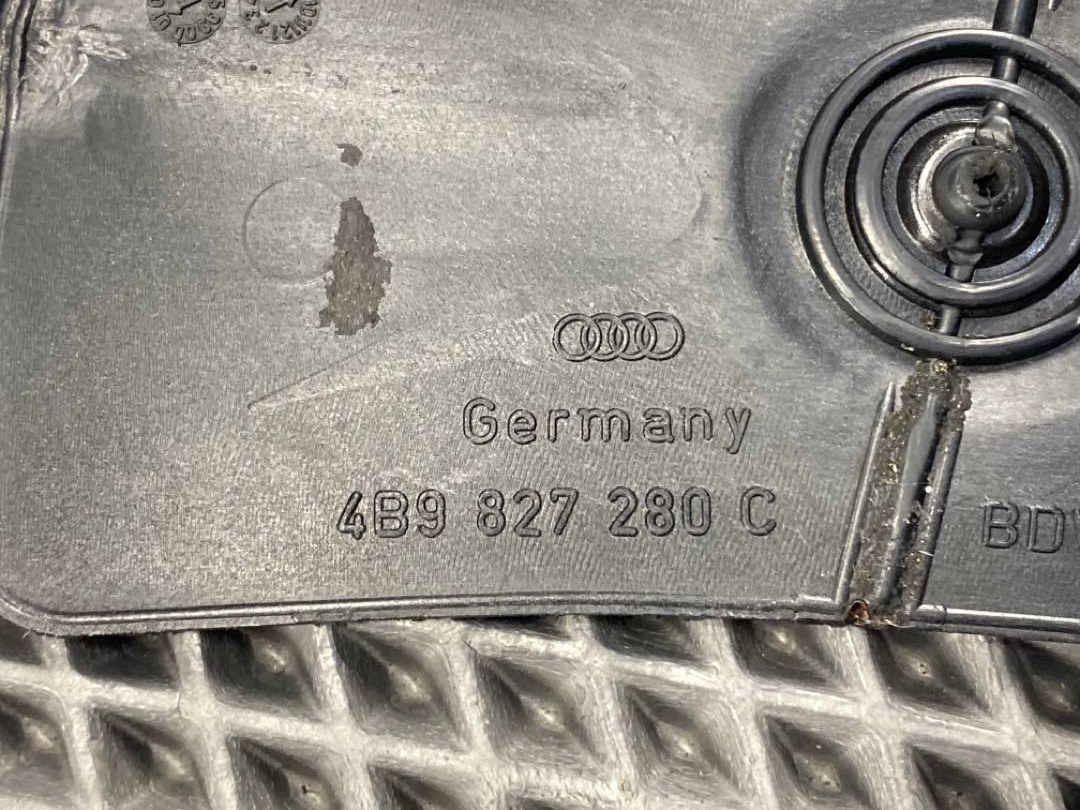 Пластик крышки багажника, 325 рублей, Красноярск