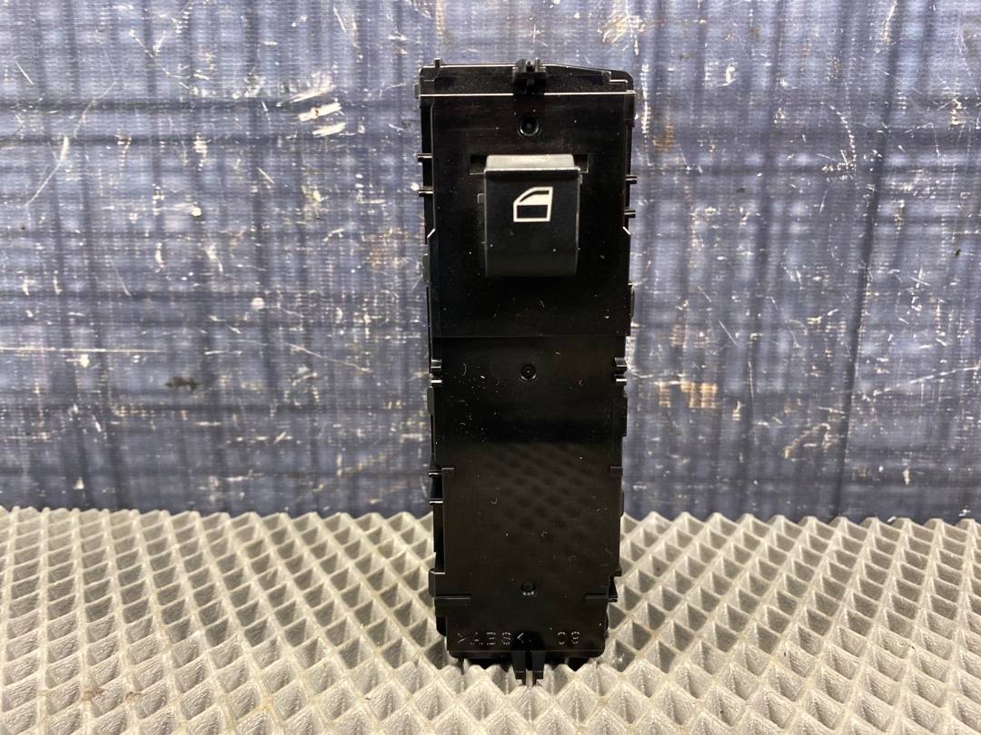 Кнопка стеклоподъемника, 744 рублей, Красноярск