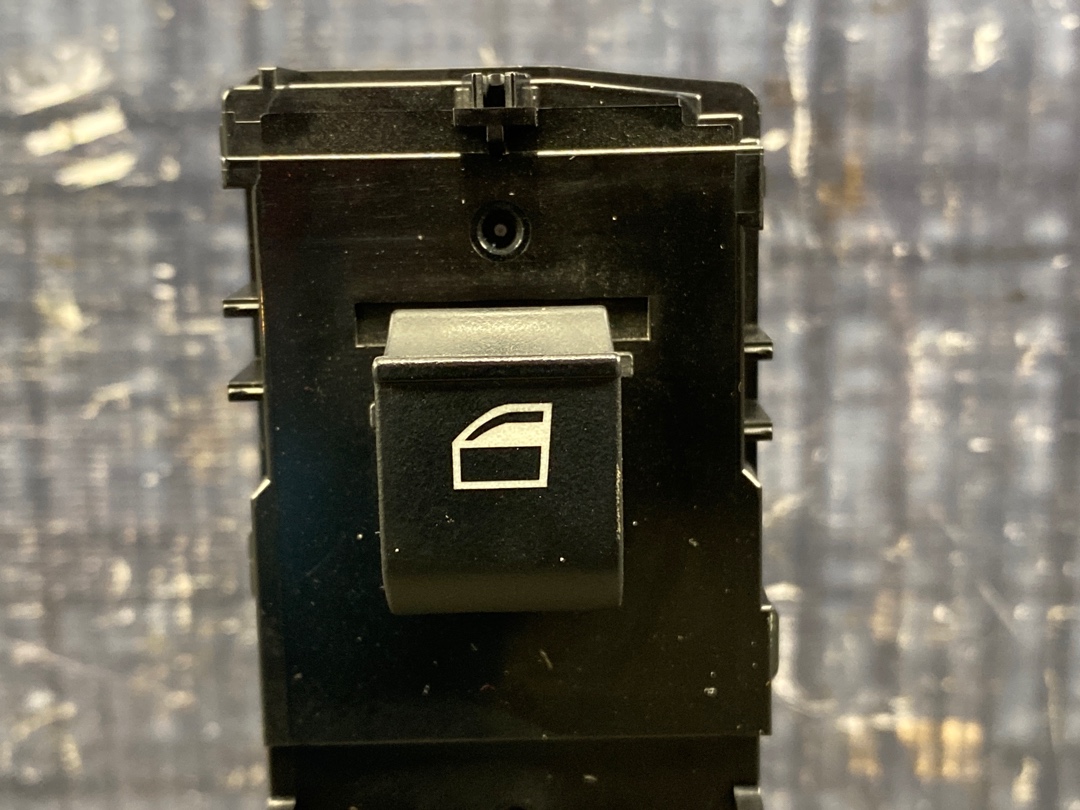 Кнопка стеклоподъемника, 744 рублей, Красноярск