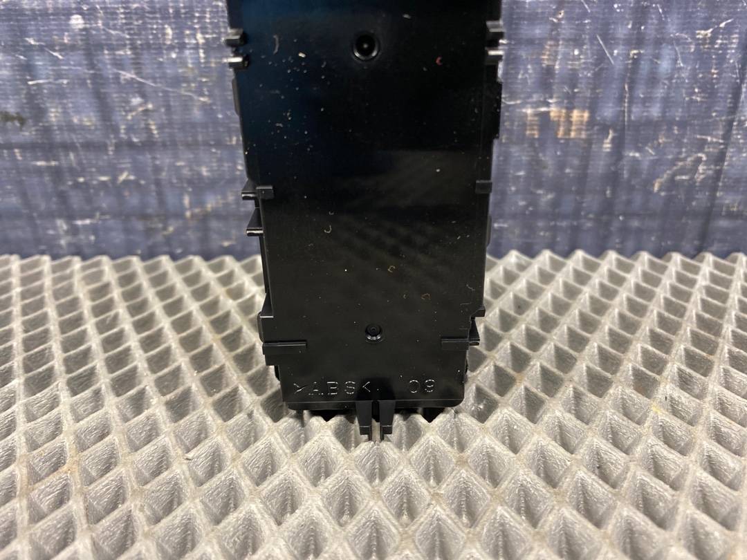 Кнопка стеклоподъемника, 744 рублей, Красноярск