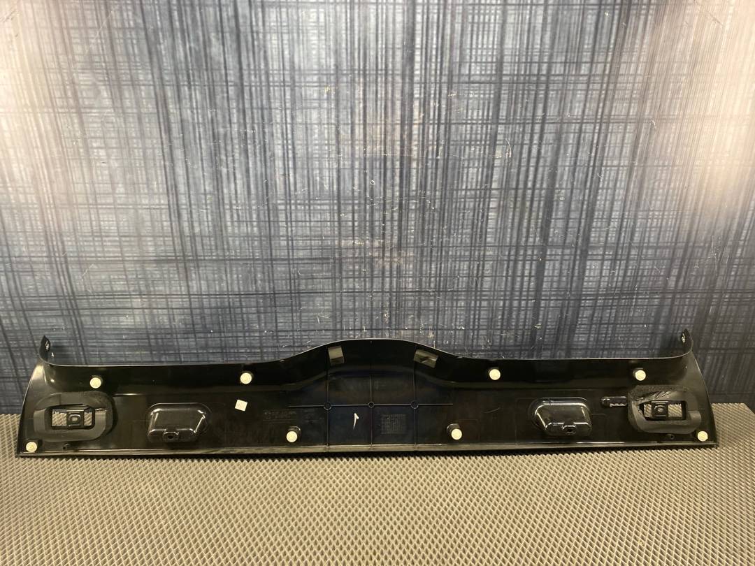 Пластик крышки багажника, 480 рублей, Красноярск