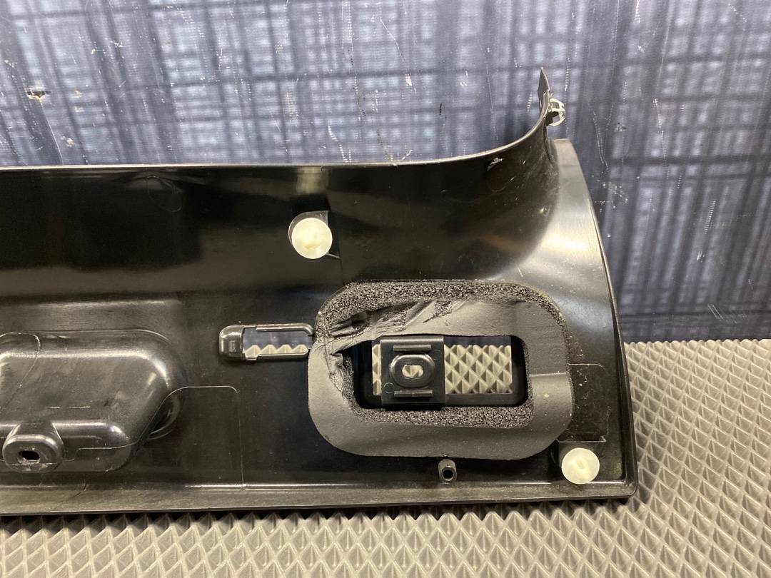 Пластик крышки багажника, 480 рублей, Красноярск