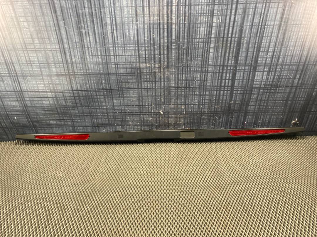 Пластик крышки багажника, 390 рублей, Красноярск