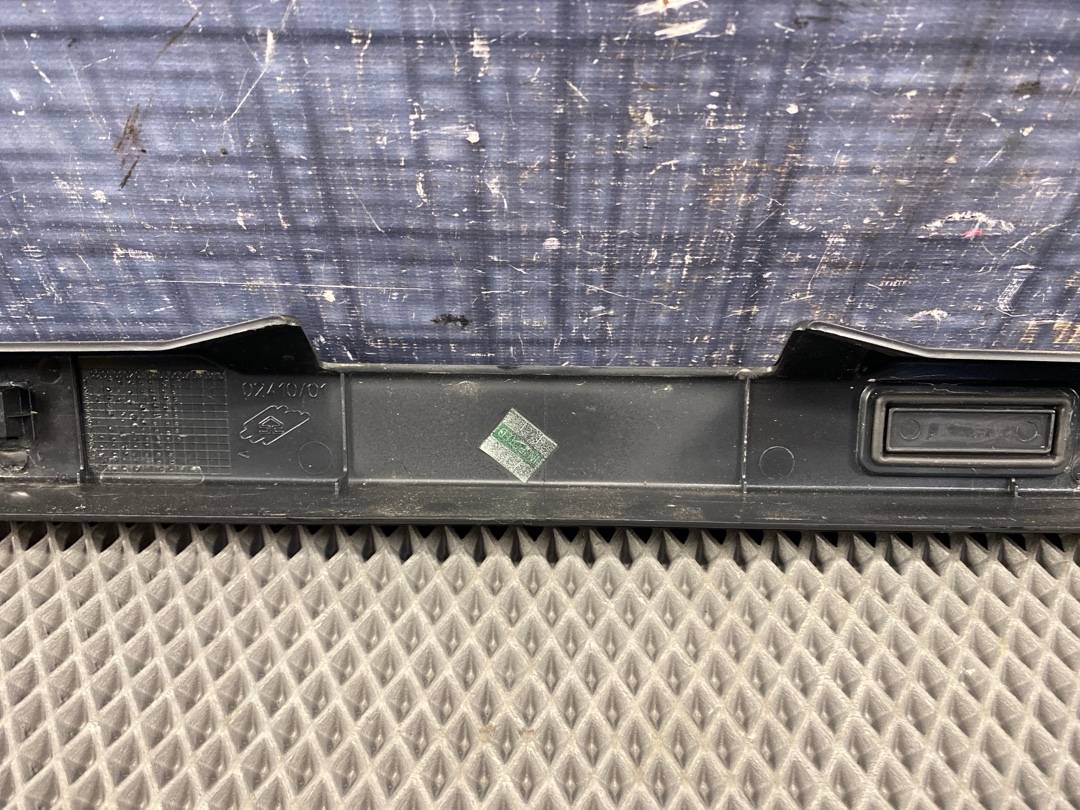 Пластик крышки багажника, 390 рублей, Красноярск