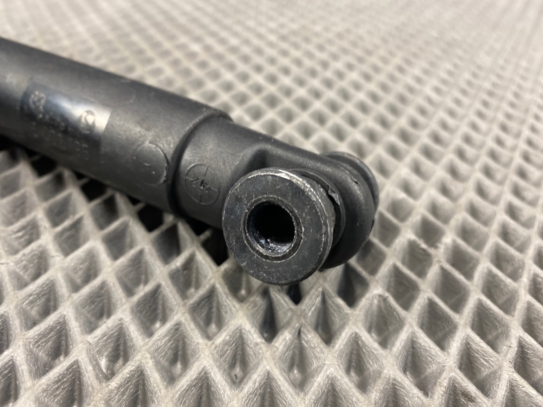 Амортизатор багажника, 240 рублей, Красноярск