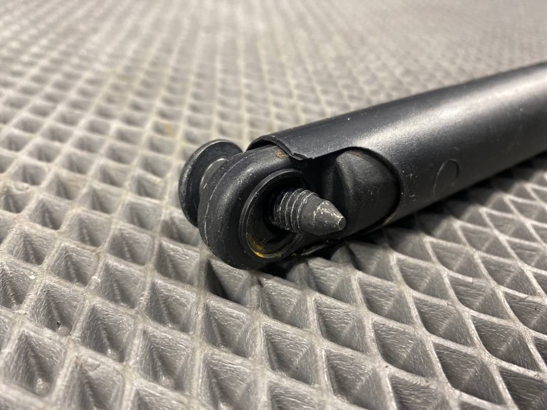 Амортизатор багажника, 240 рублей, Красноярск